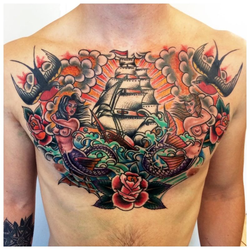 Květinové tetování na celé hrudi muže