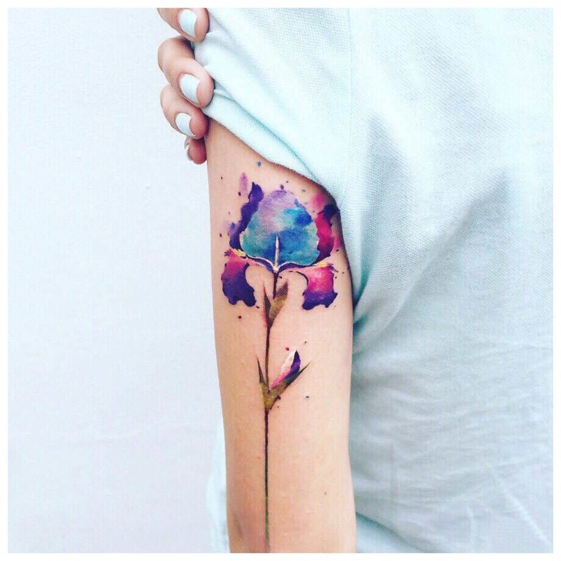 Aquarel bloem tattoo